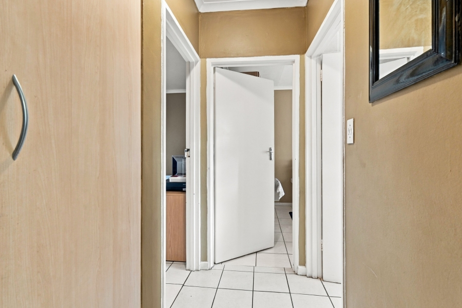 2 Bedroom Property for Sale in Wynberg Western Cape